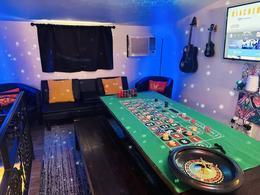 Roulette table room
