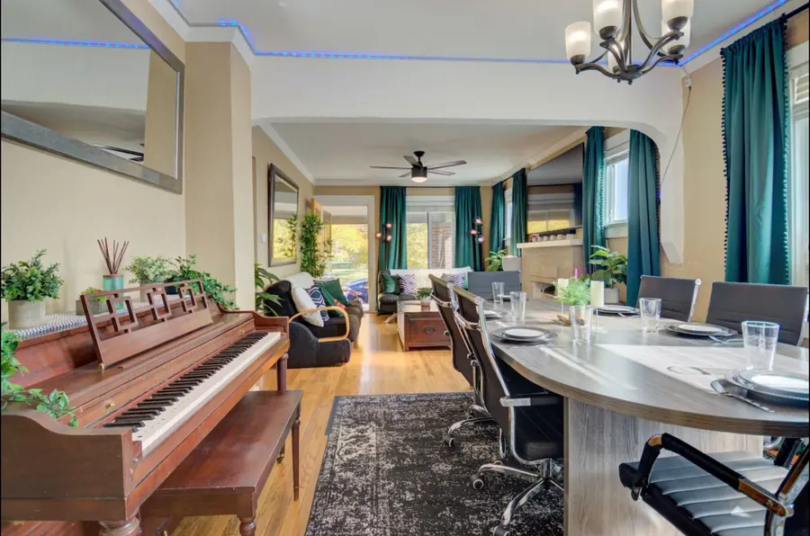 Dining room with piano